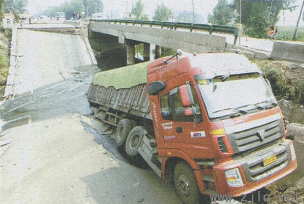 太原柳林橋被183噸重車壓塌