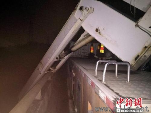 圖為事故救援現(xiàn)場?！∮峋?攝