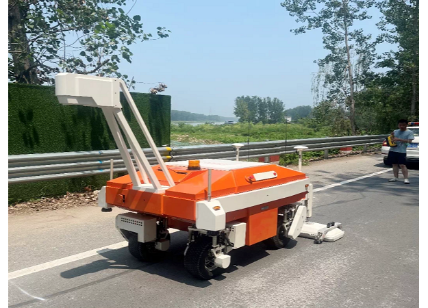 揚(yáng)州首個(gè)道路病害檢測機(jī)器人在高郵應(yīng)用