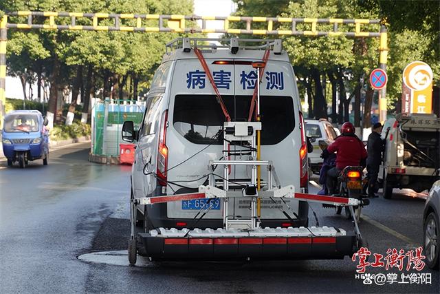 湖南衡陽(yáng)利用探地雷達(dá)車對(duì)路面檢測(cè)，城市道路塌陷隱患基本排除