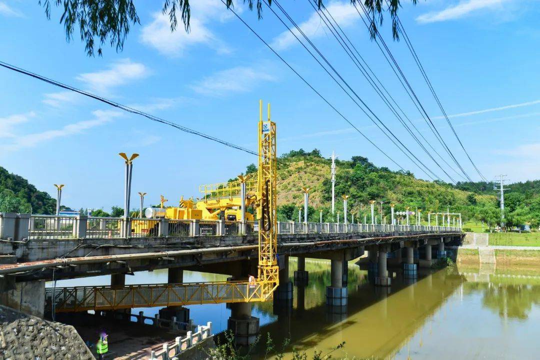 湖北咸寧組織檢測單位， 對城區(qū)39座橋梁和涵洞進行數(shù)據(jù)采集、結(jié)構(gòu)部件質(zhì)量和承載能力檢測