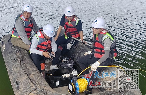 江西首用水下機器人檢測涉水高速橋梁