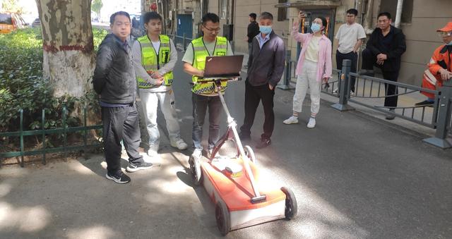鄭州利用探地雷達(dá)系統(tǒng)對(duì)地下道路病害情況及隱患進(jìn)行探測(cè)排查