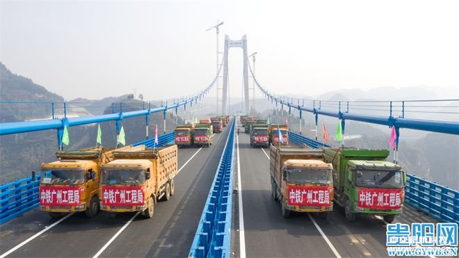 壯觀！甕安至開陽高速公路開州湖特大橋進(jìn)行荷載試驗